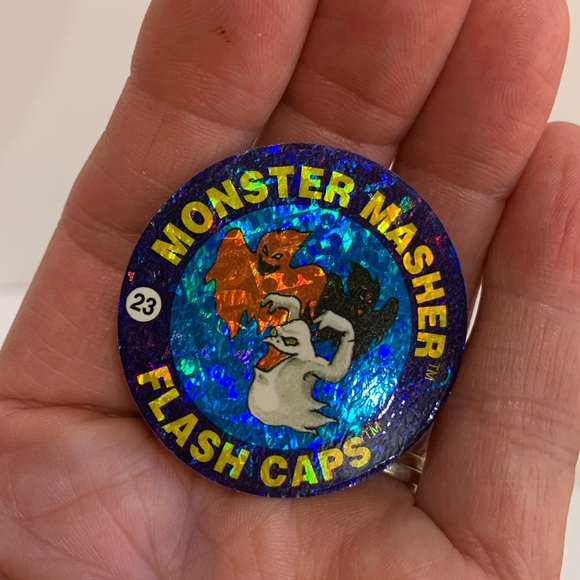 Monster Masher 23 holographic FLASH CAP Pog Slammer Whammer - Picture 3 of 4